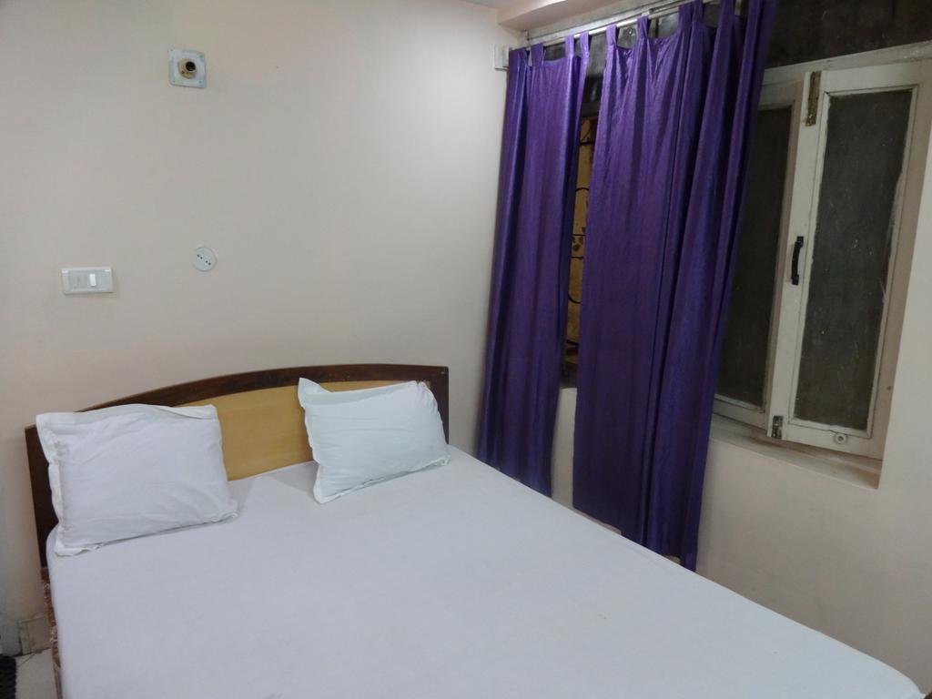 Ajatsatru Hotel 伽耶 客房 照片